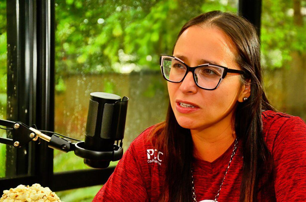 Equipe de professores da PLCC Idiomas — especialistas em inglês e espanhol com foco em cultura pop e ensino interativo