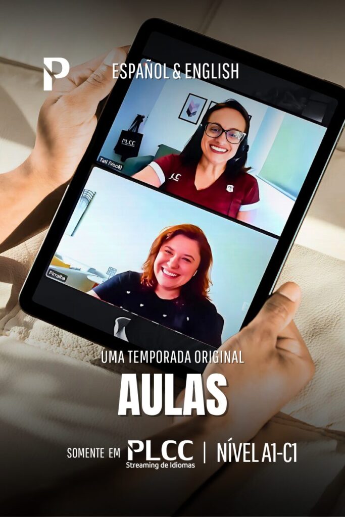 Aluno da PLCC Idiomas aprendendo inglês ou espanhol com séries, filmes e músicas na plataforma de streaming educacional